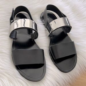 Vince Ciara Leather Metal-Plate  sandals